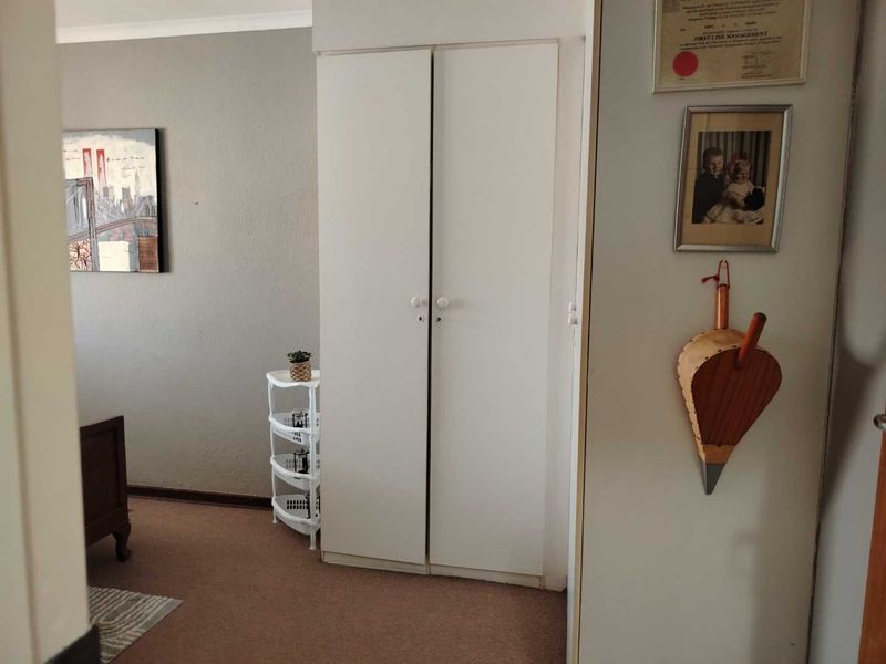 A SPACIOUS TOWNHOUSE - Photo 7