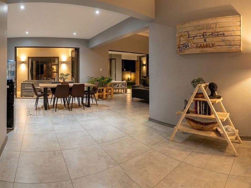 Single Level Contemporary Family Living on an Expansive 880sqm Stand - Photo 3
