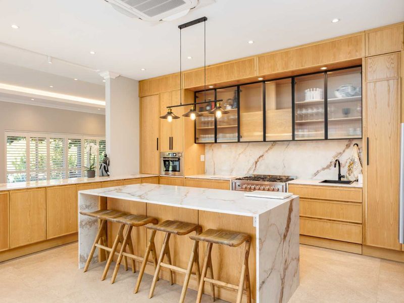 Exquisite Five-Bedroom Lakefront Living on Lake Clement - Photo 4