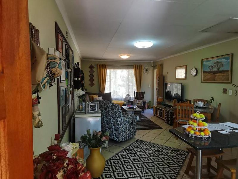 Your Perfect First Floor Home with Modern Amenities - Photo 6