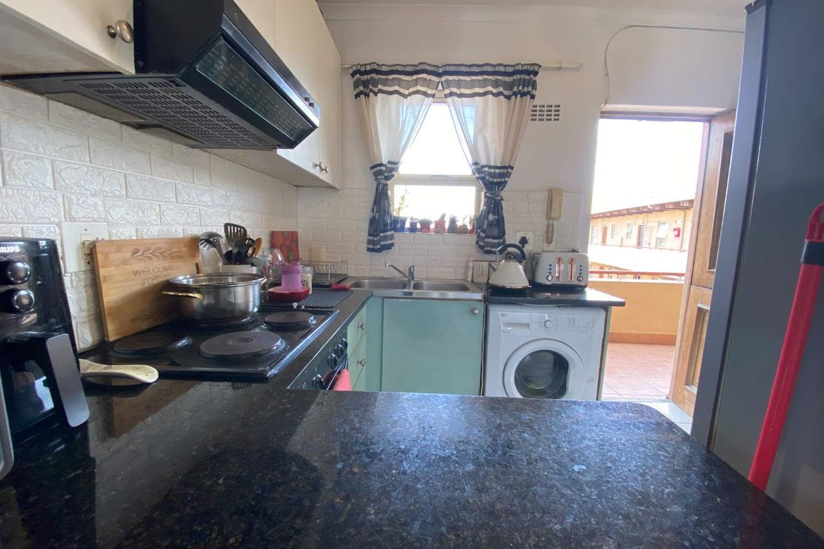 Charming North-Facing Top Floor Apartment in Rabat Village - Photo 5