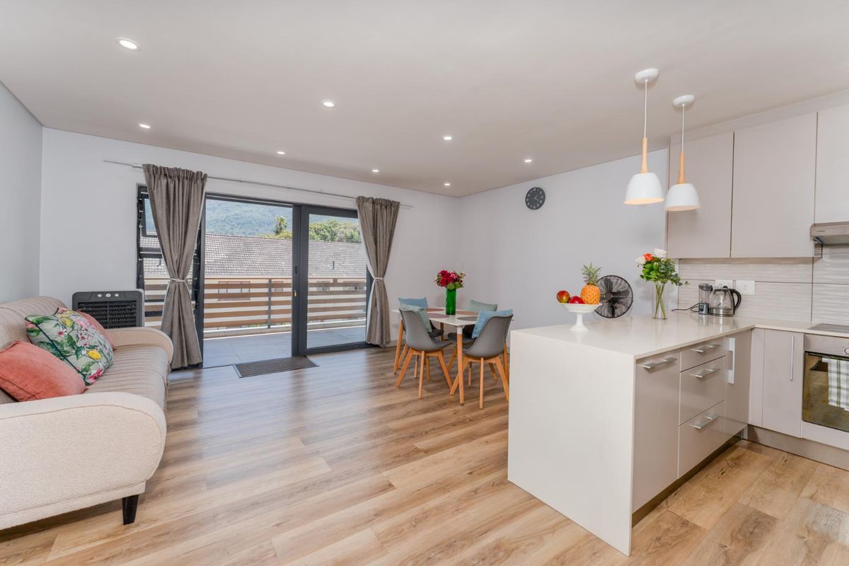 Spacious Balcony and stunning mountain views. - Photo 4