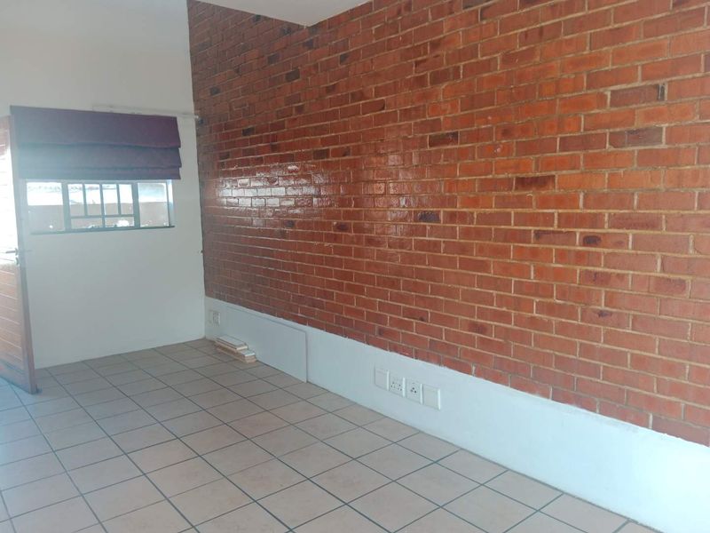 Two-Bedroom, 2-Bathroom Loft Apartment in Secure Estate - Close to Wits University - Photo 3