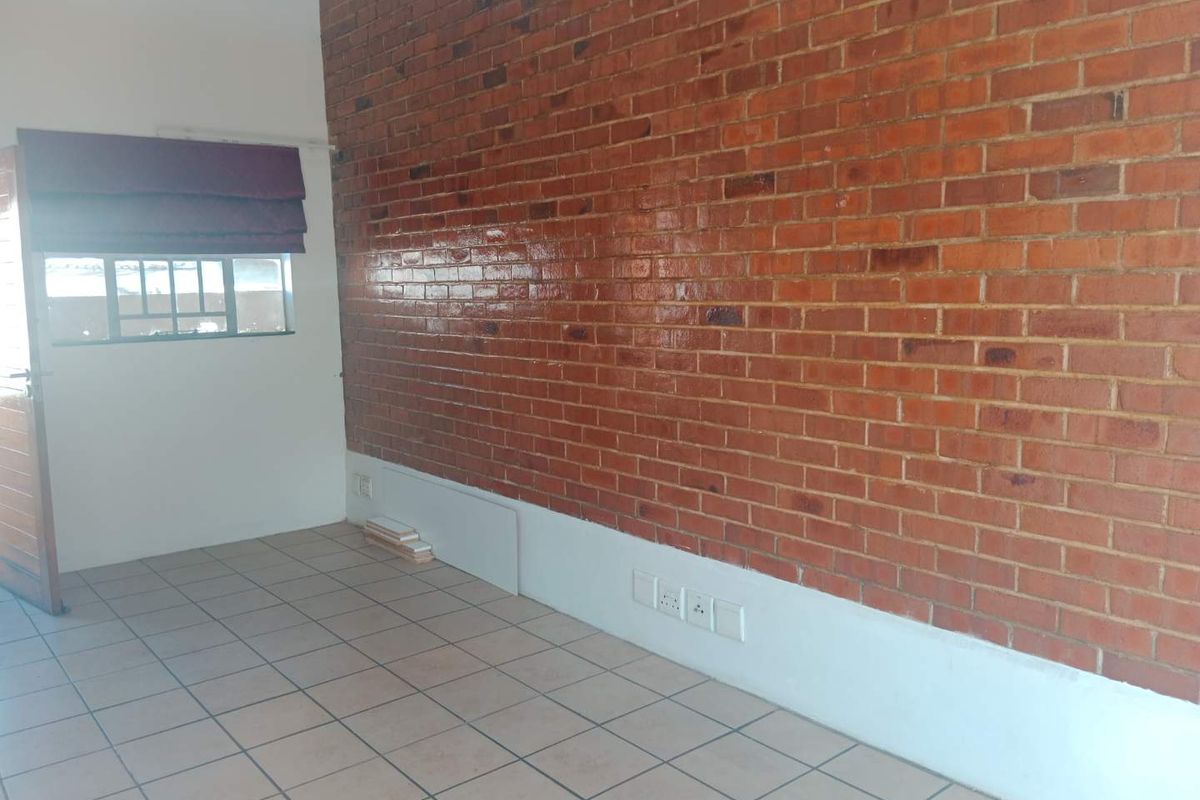 Two-Bedroom, 2-Bathroom Loft Apartment in Secure Estate - Close to Wits University - Photo 3
