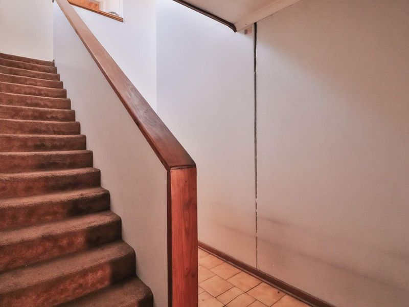 Fix Me Up 5 Bedroom House Including Furniture For Sale - Photo 9