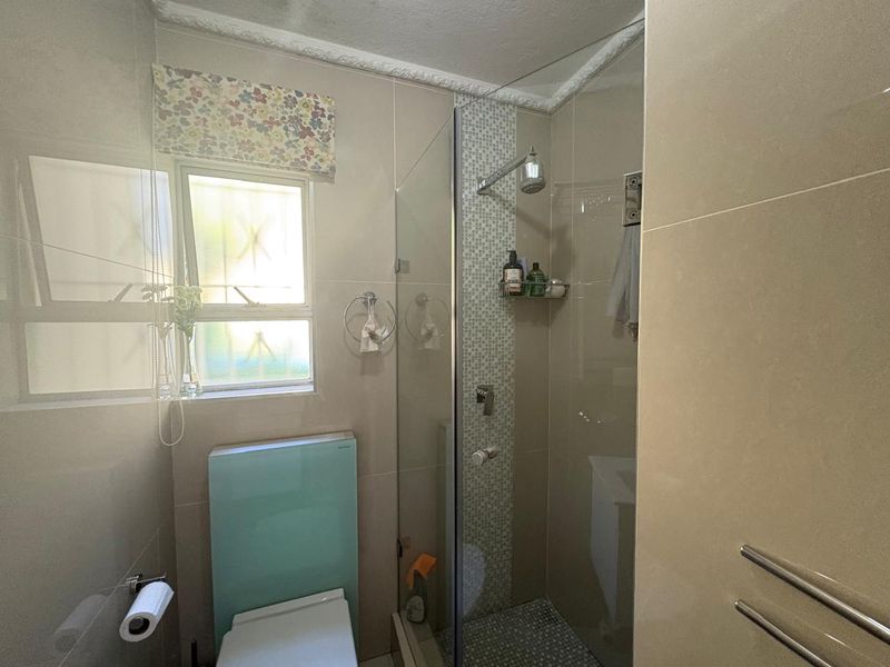 Renovated Garden Apartment in Prime Morningside Position - Photo 10