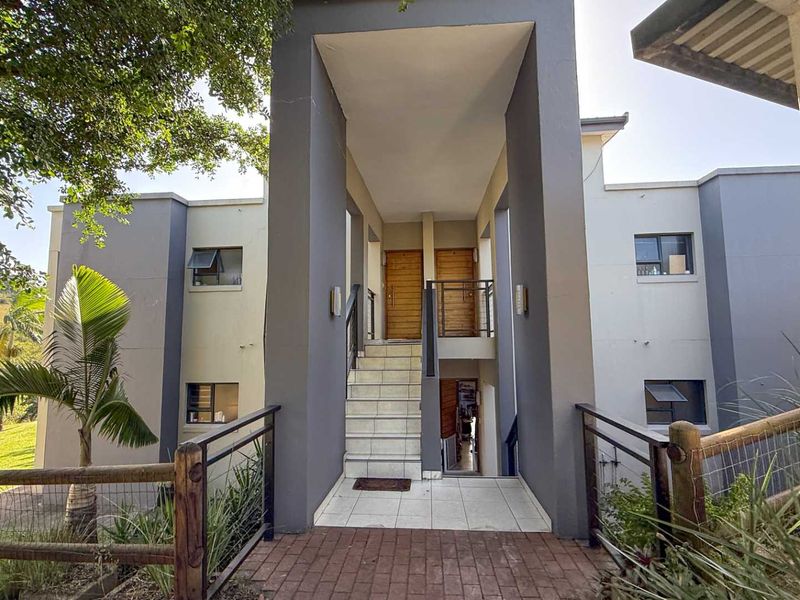 Two bedroom Apartment in Palm Lakes Estate - Photo 3