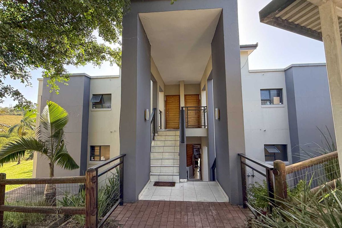 Two bedroom Apartment in Palm Lakes Estate - Photo 3