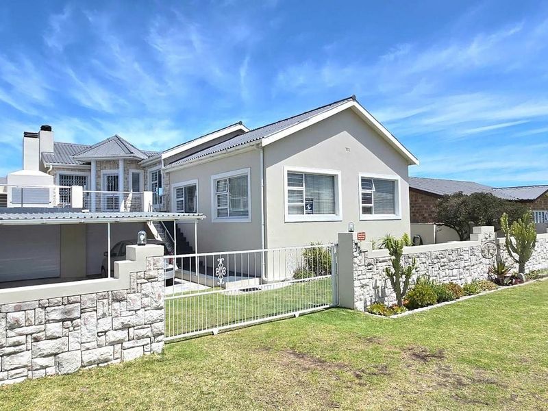 A Home With Space for Everyone — and a Lifestyle to Love in Franskraal - Photo 2
