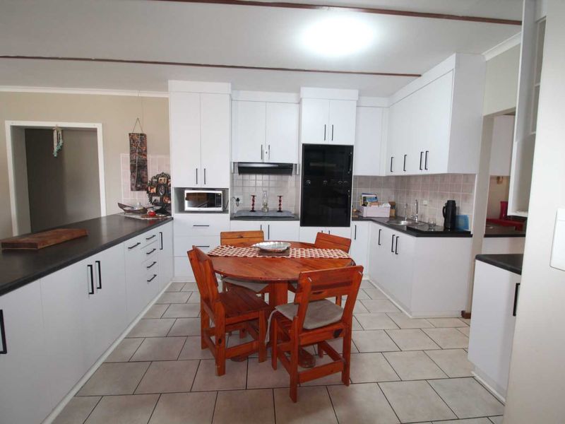 3 Bedroom House with Flat for Sale - Photo 7