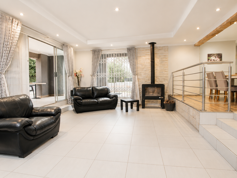 Modern Family Home with Pool, Jacuzzi & Braai Patio - Photo 3