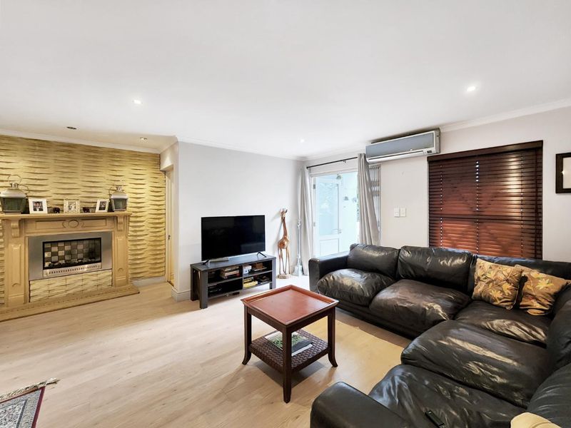 Picture perfect apartment in Gardens! - Photo 3