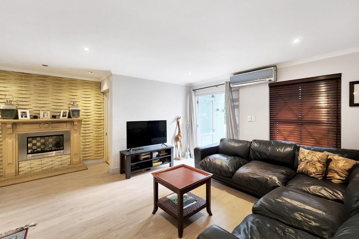 Picture perfect apartment in Gardens! - Photo 3
