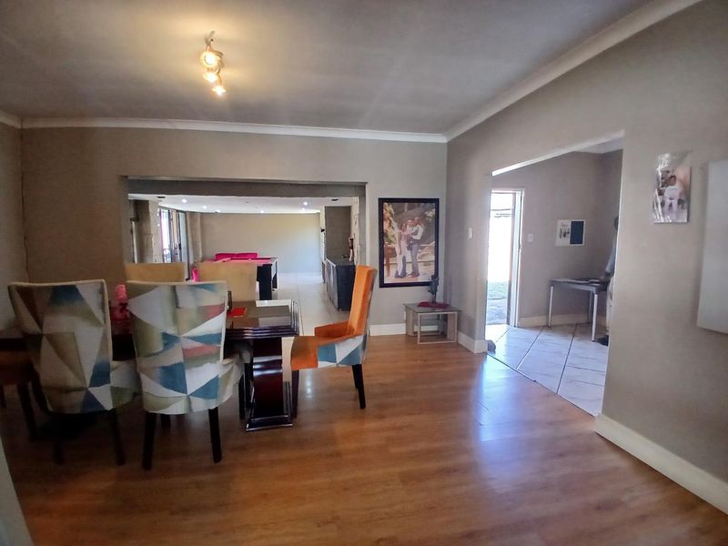 Large Family Home for Sale - Photo 6