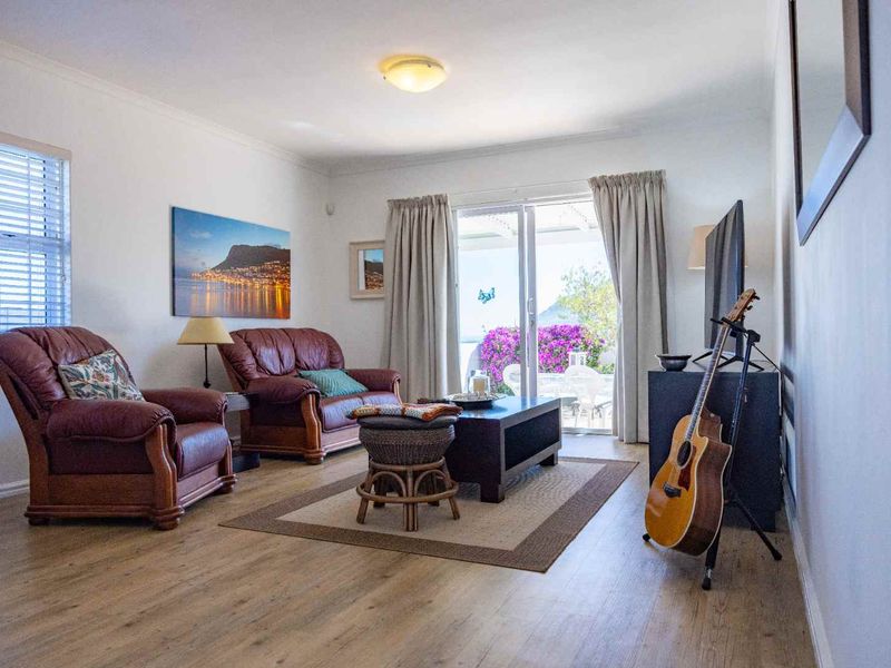Charming, Secure Living in a Prime Location! - Photo 9