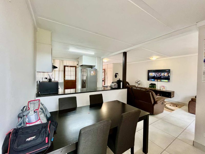 Hendra Estates introduces this Great starter home In Umgeni Park ! - Photo 6