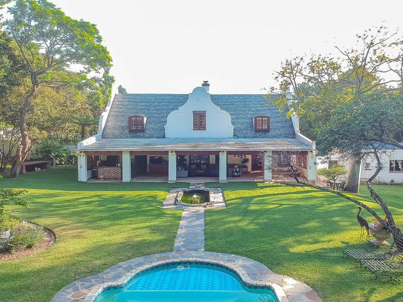 Magnificent Family Home with Cottage on Established Acre in Bryanston East - Photo 2