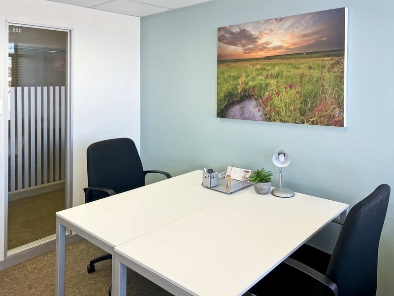 Private office space for 3 persons in Regus Pietersburg, Limpopo - Photo 3