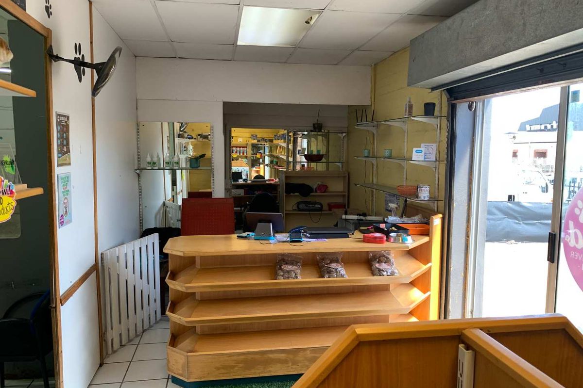 Versatile Kuilsriver Unit: Reception, Work, or Storage - Photo 4