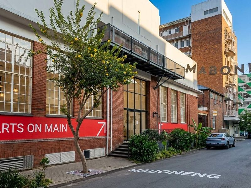 Modern Studio Apartment in the Heart of Maboneng – Ideal for First-Time Buyers or Investors - Photo 1