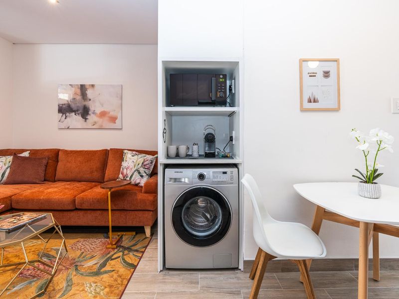 Modern 1-Bedroom Apartment with Balcony – Beach Road, Sea Point - Photo 7