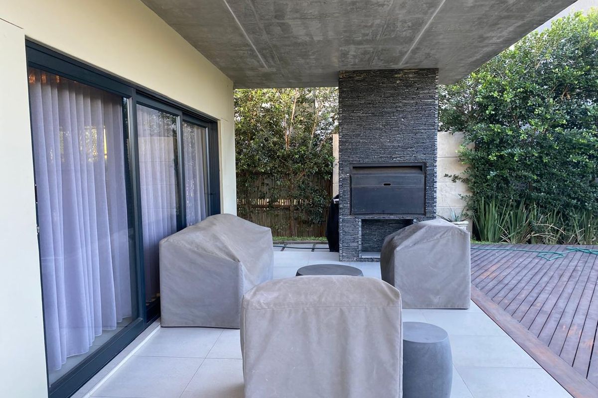 Excuiste Home For Rental in Palm Lakes Estate - Photo 5