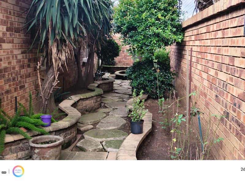 Pet Friendly Simplex for Sale - Photo 2