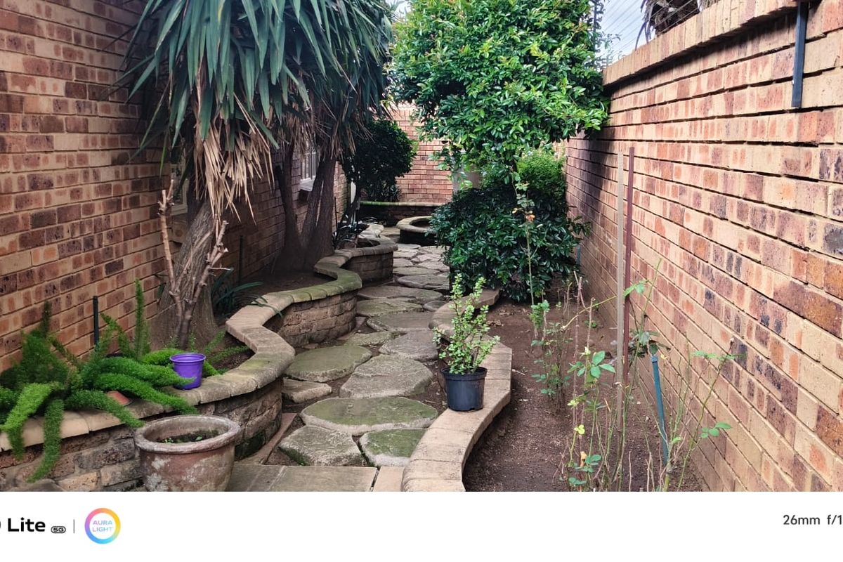 Pet Friendly Simplex for Sale - Photo 2