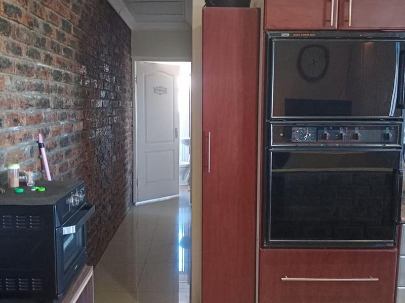 6 BEDROOM DOUBLE STOREY FAMILY HOME FOR SALE!!! - Photo 10