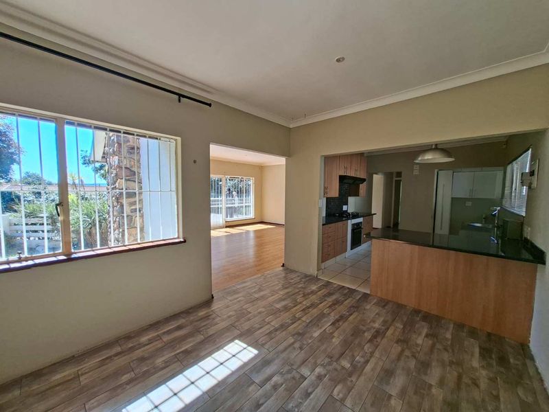 4 Bedroom2 Bathroom Cluster with its own pool - Photo 10