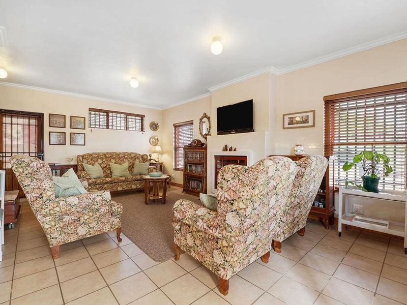 Spacious three bedroom home - Photo 3