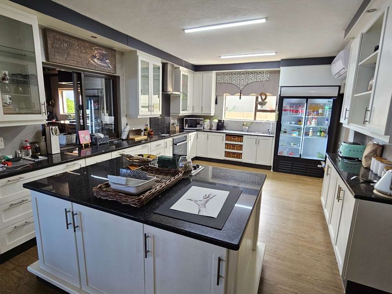 4 Bedroom Executive Family Home in Birdwood Estate - Photo 8