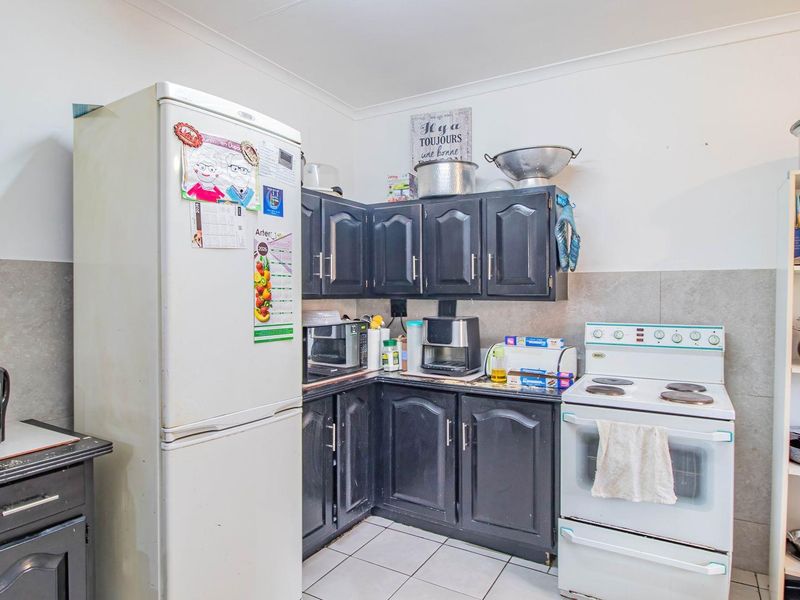 Charming First-Floor Unit: Comfort Meets Convenience! - Photo 10