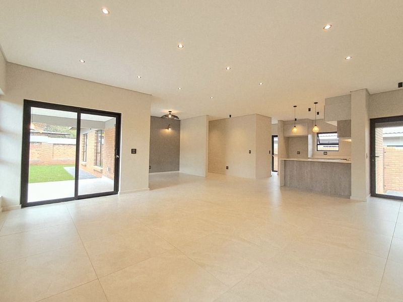 3 Bedroom Cluster in Brackenhurst - Photo 4