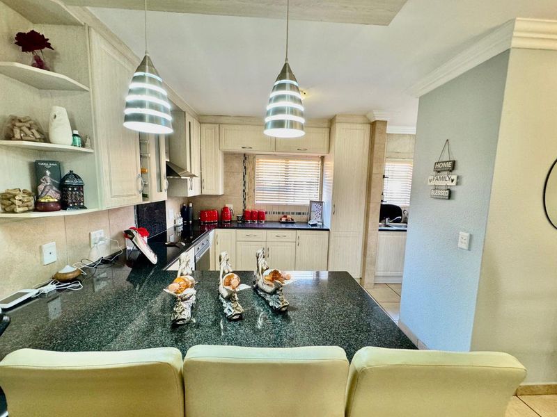 3 BEDROOM TOWNHOUSE FOR SALE IN BARTLETT - Photo 5