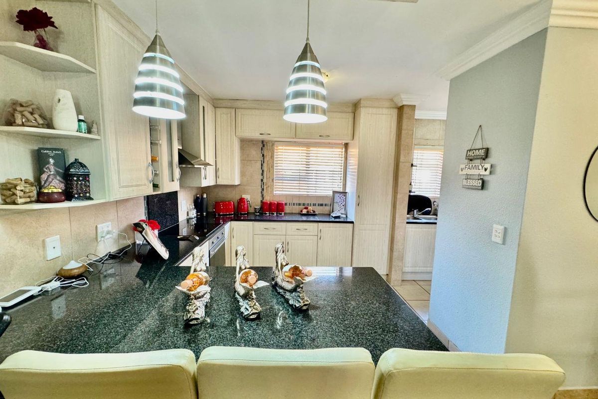 3 BEDROOM TOWNHOUSE FOR SALE IN BARTLETT - Photo 5