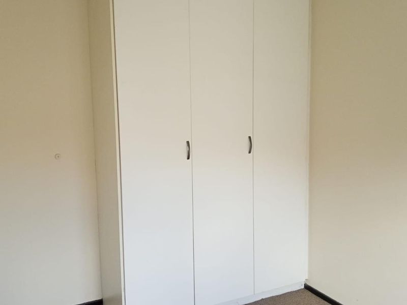 Gorgeous apartment close to amenities - Photo 10