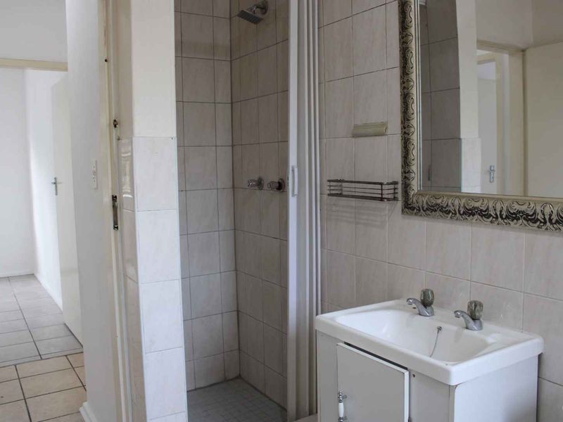 Garden Apartment Close to Mall of Africa - Photo 10