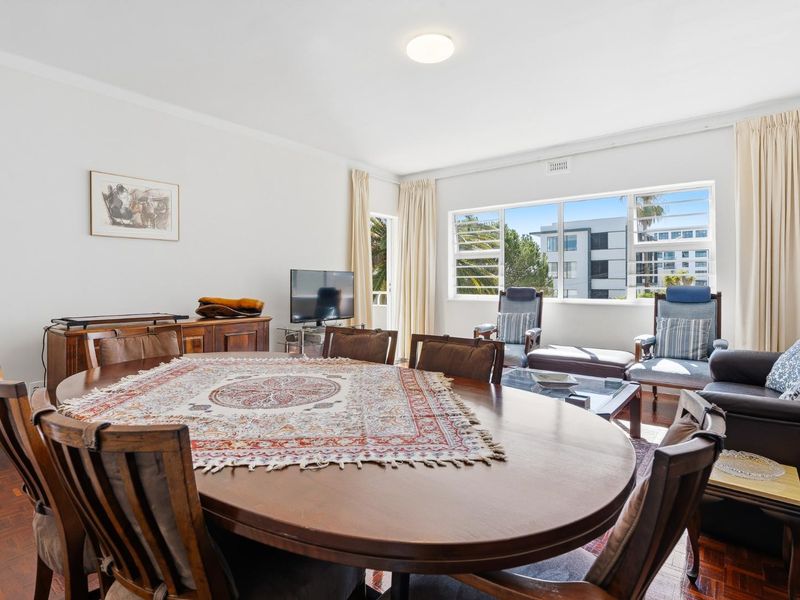 Sea Point Living: Balcony, Garage, and Great Potential - Photo 5