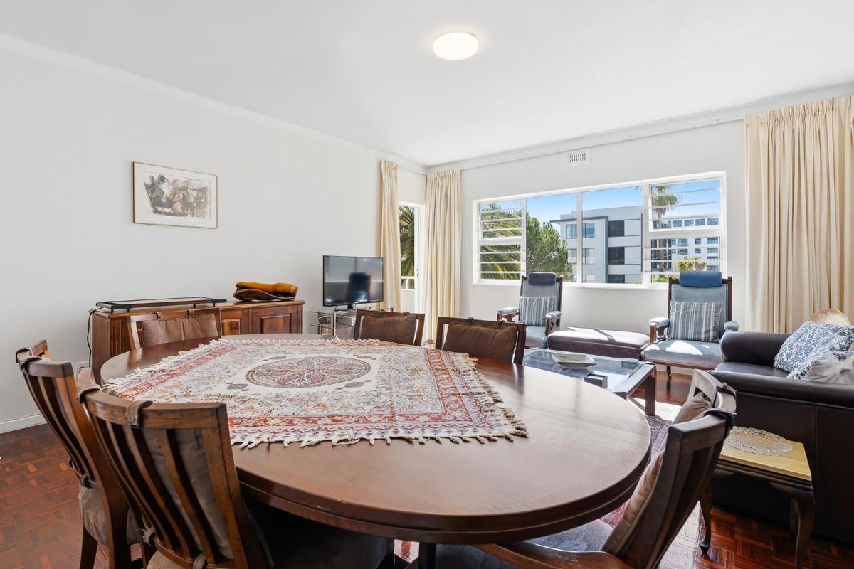 Sea Point Living: Balcony, Garage, and Great Potential - Photo 5