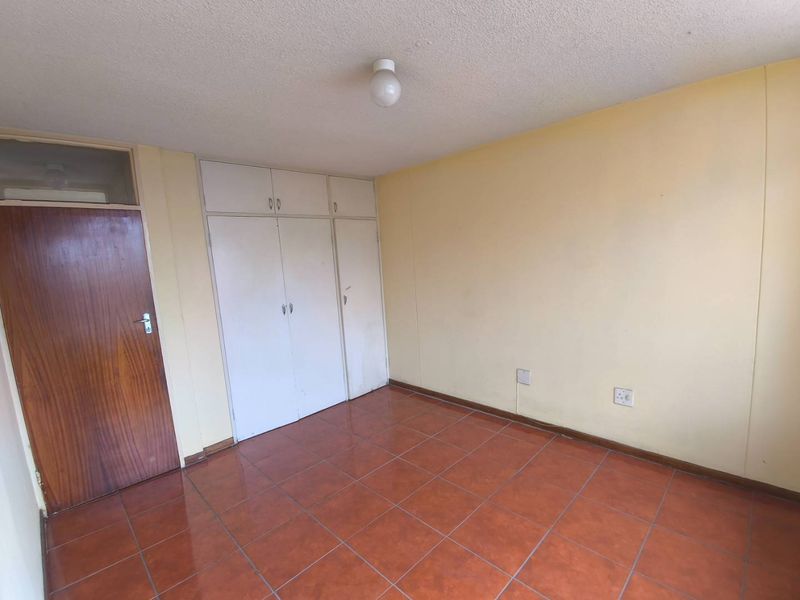 Spacious 2 Bedroom Apartment  in Sunnyside - Photo 9