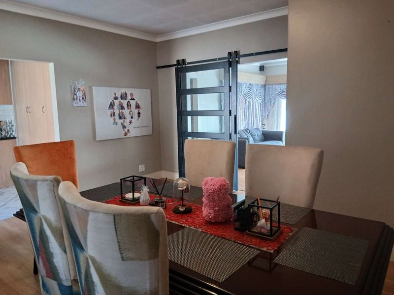 Large Family Home for Sale - Photo 7