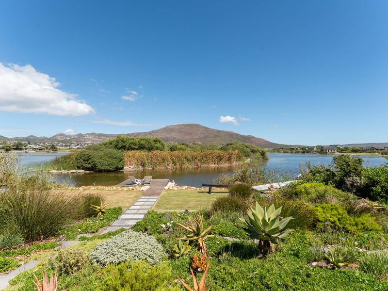 A Unique and bespoke haven of tranquility which is perfectly poised in a wind free position to deliver an unparallelled lifestyle beyond all imagination - Photo 3