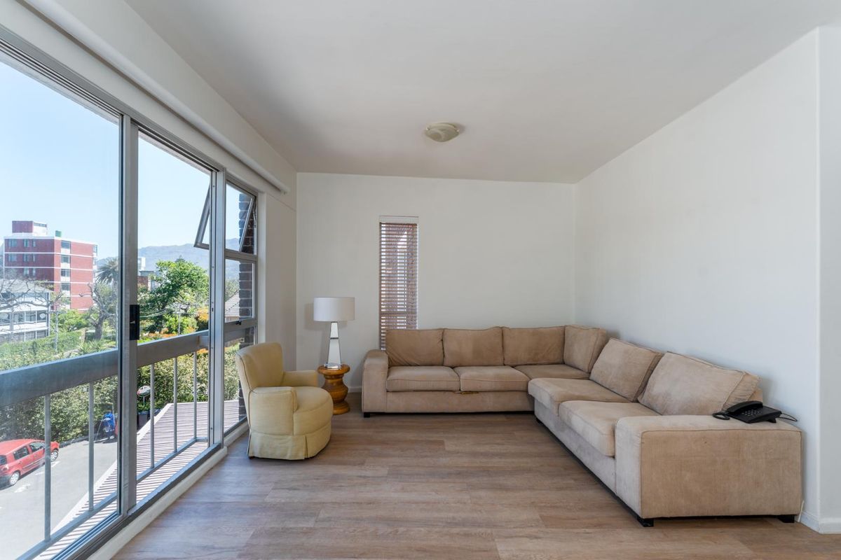 1 Bedroom Apartment with Mountain View - Photo 2