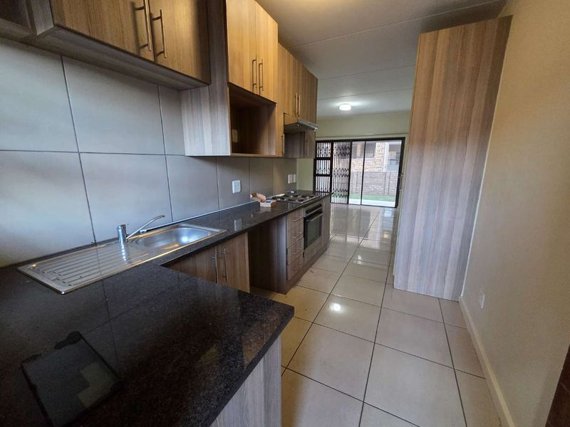 2-Bedroom Garden Unit - Photo 1