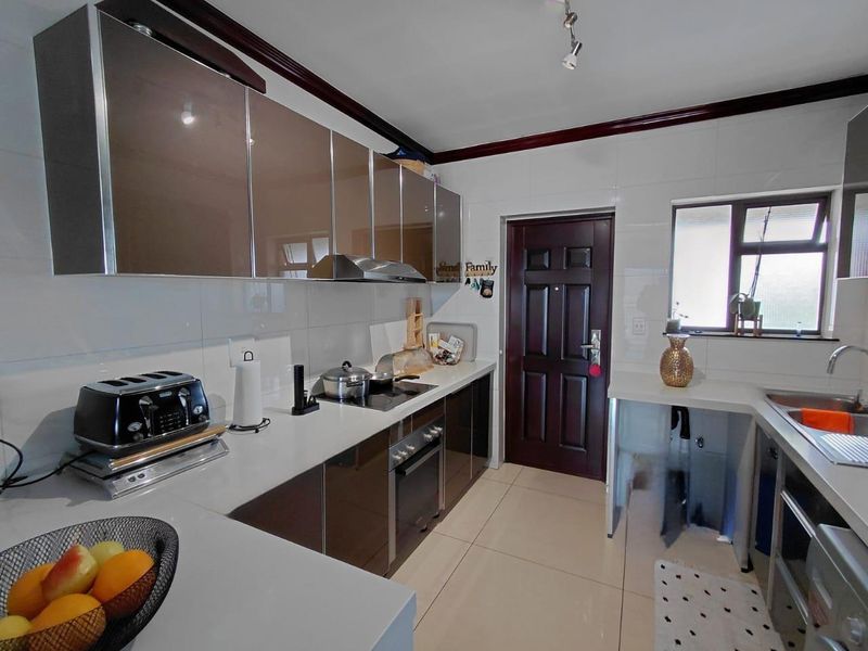 Charming 2-Bedroom Apartment in Cedar Acres Estate - Photo 3