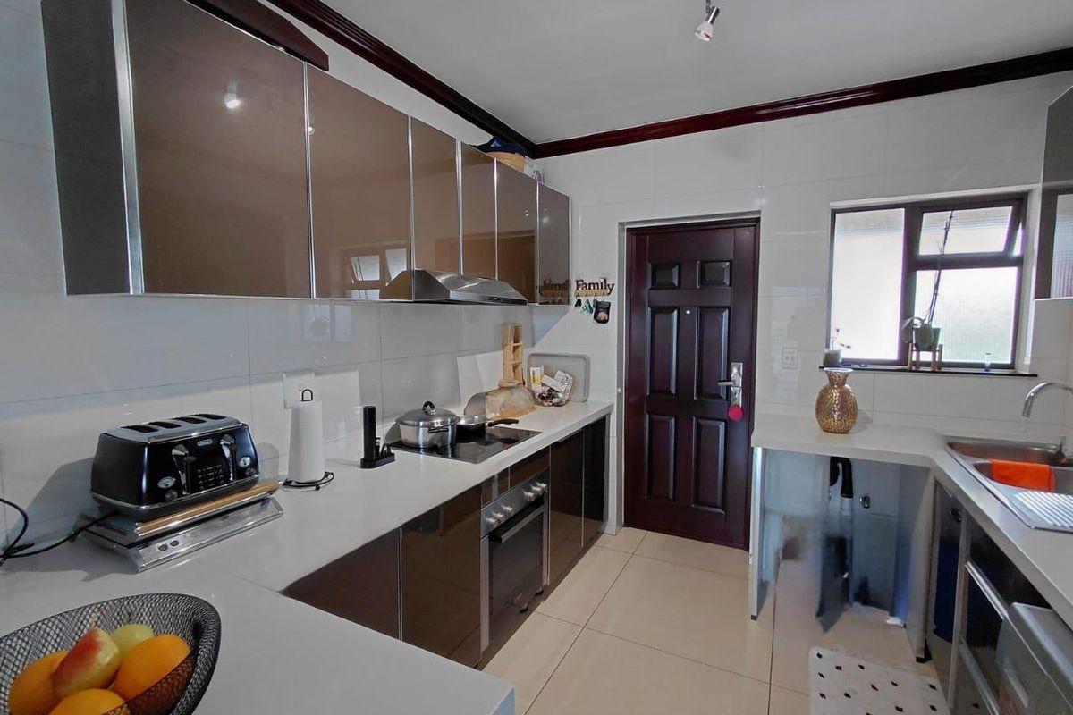 Charming 2-Bedroom Apartment in Cedar Acres Estate - Photo 3