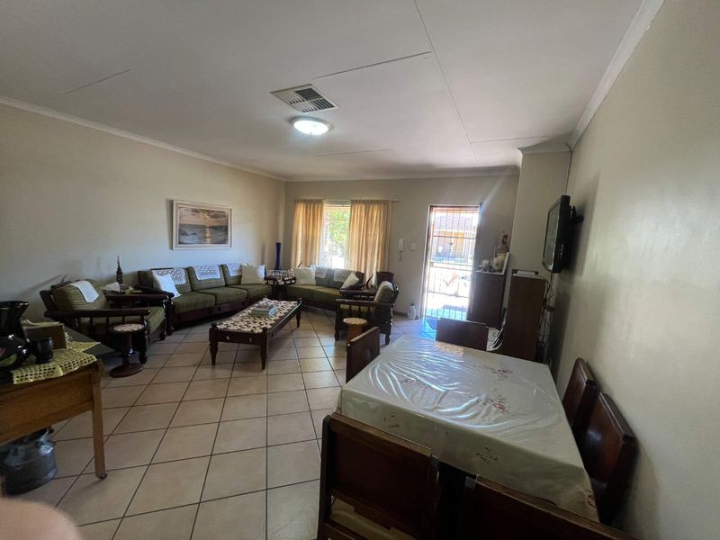 Immaculate 3-Bedroom Townhouse in a Sought-After Complex - Photo 2