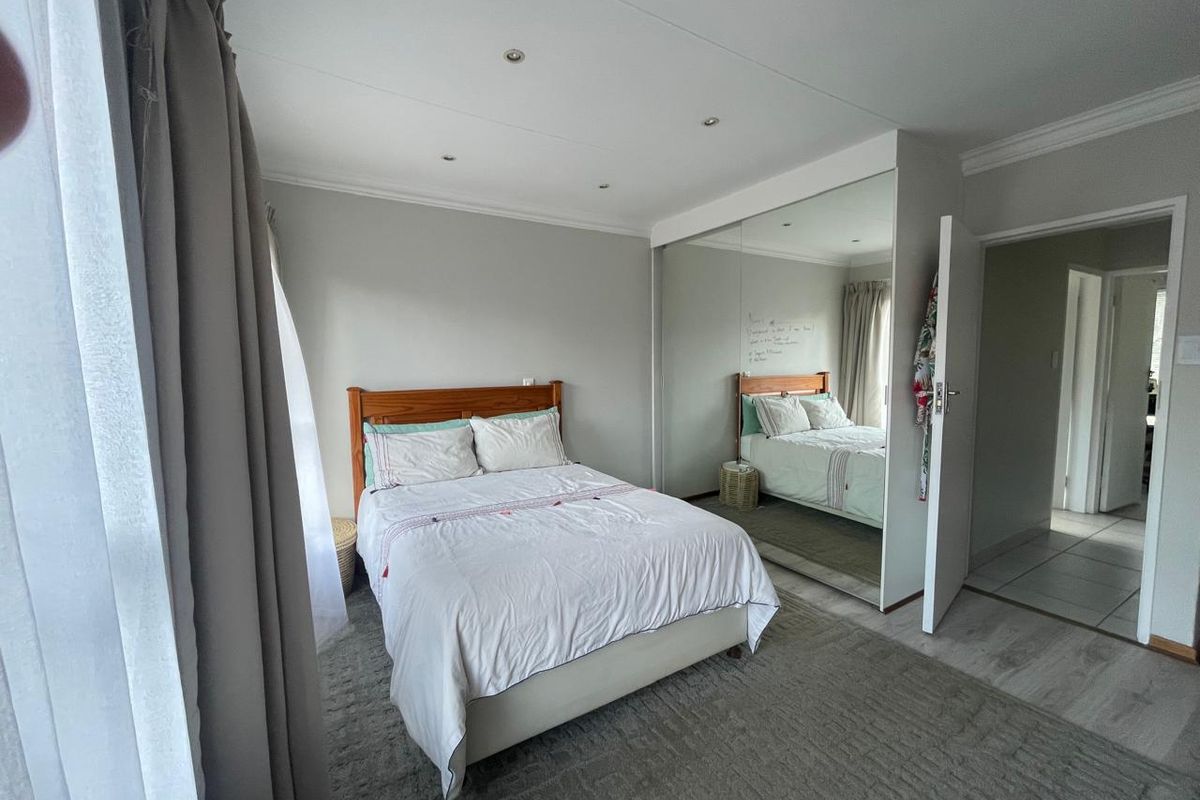 . "Discover Your Dream Home: Open-Plan Modern Living - Photo 5