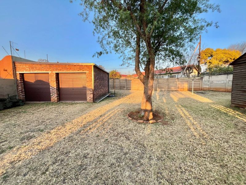 "Elegant Face Brick Home with Modern Security and Ample Parking! - Photo 10